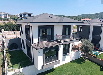 URLA İÇMELERDE DENİZ MANZARALI LUX YAPILI MÜSTAKİL VİLLA