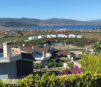 URLA İÇMELERDE DENİZ MANZARALI LUX YAPILI MÜSTAKİL VİLLA