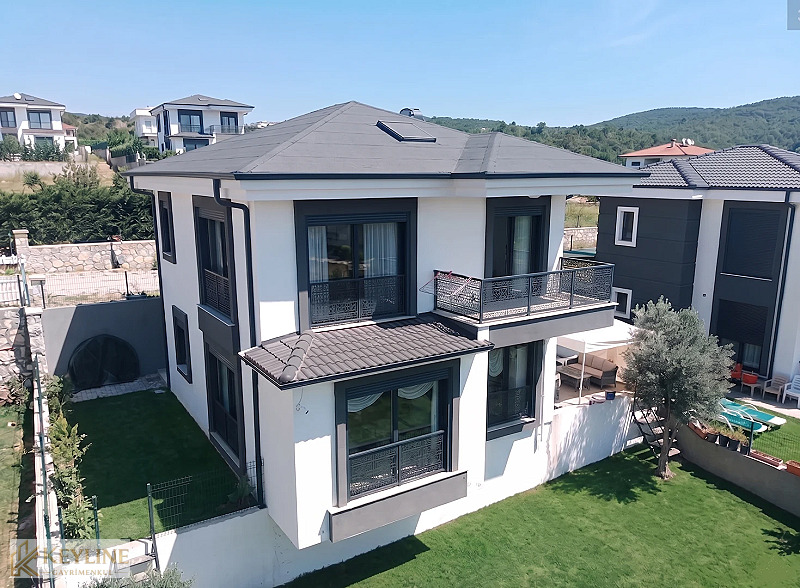 URLA İÇMELERDE DENİZ MANZARALI LUX YAPILI MÜSTAKİL VİLLA